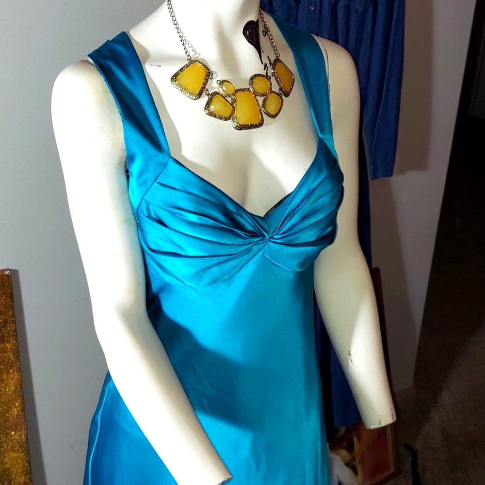 Beautiful,CALVIN  KLINE Seductive Metallic BLUE GOWN